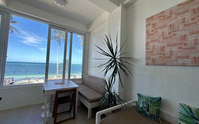 Cozy  Beachfront Spacious  Apartment with Kitchen 