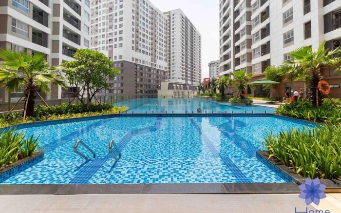 Luxury apartment with pool view