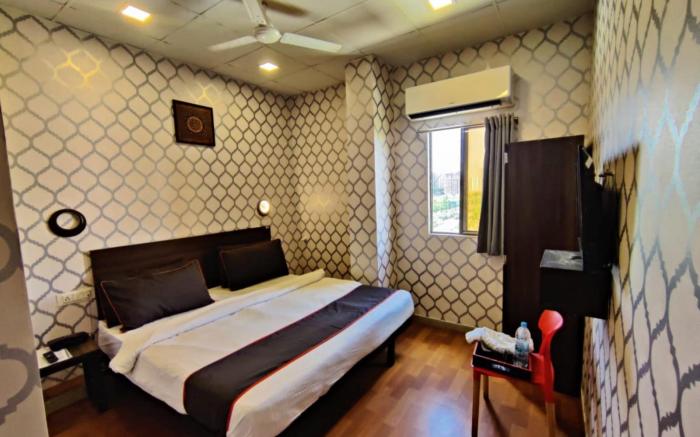 Hotel Gokul Solitaire