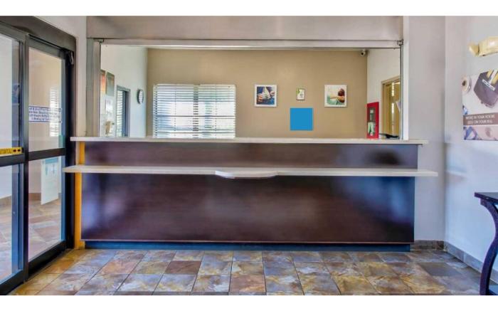OYO Townhouse Beaumont Medical Center Area
