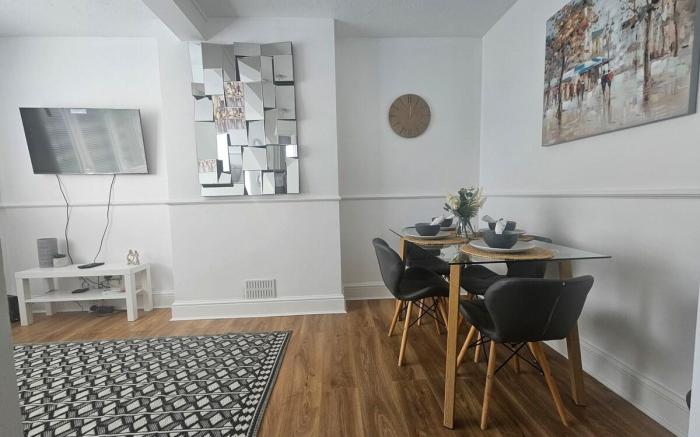 Stylish St Albans City Appt - sleeps upto 6 people
