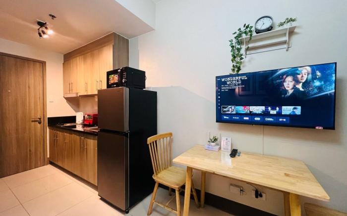 Condotel 1BR Unit w/ Balcony FAME Residences #FM28