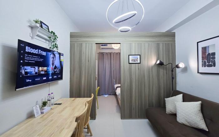 Condotel 1BR Unit w/ Balcony FAME Residences #FM31