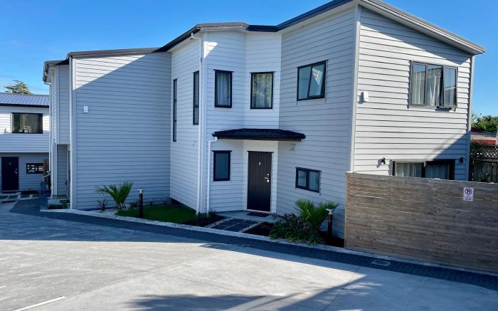 Modern Home By The Reserve