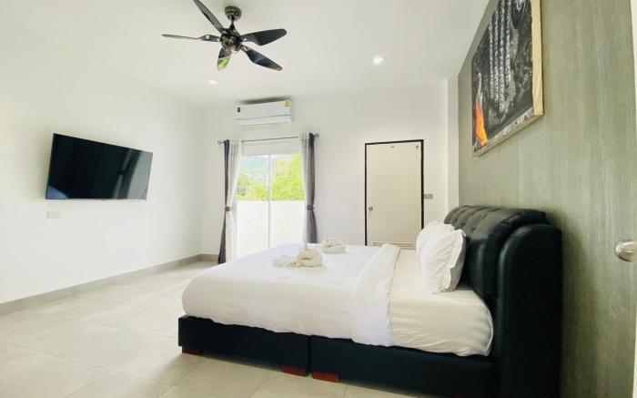 Great Location, Separate Apartment 4BR #v103