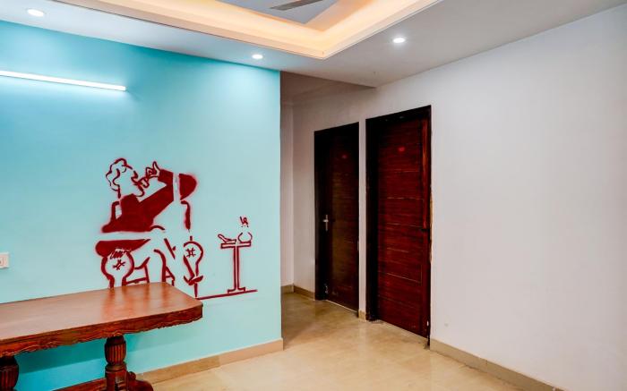 Super Hotel O Silver Key KD plaza Near Saket Metro station