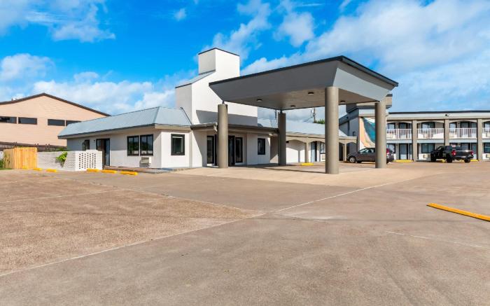 Quality Inn & Suites Port Lavaca near Lighthouse Beach