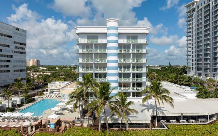 The Singer Oceanfront Resort, Curio Collection by Hilton