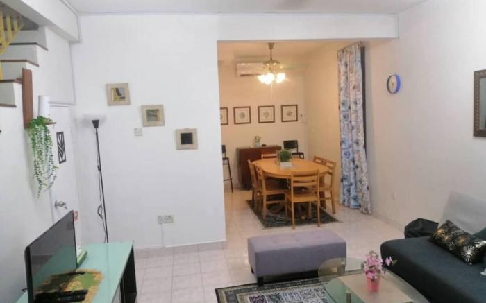 Skudai Cozy house w/ free parking (UTM, legoland)