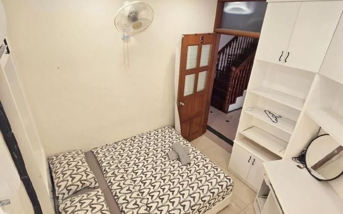 Georgetown Near Gurney Plaza (Room 5)