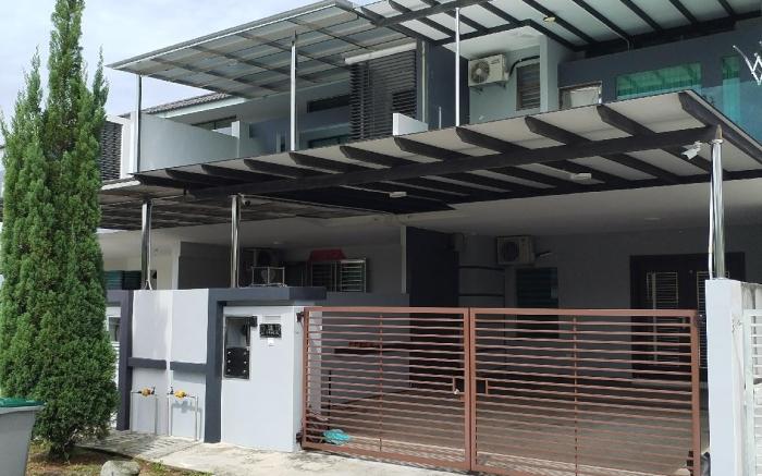 UG Homestay BP: 4 Air-Con Rooms, Netflix