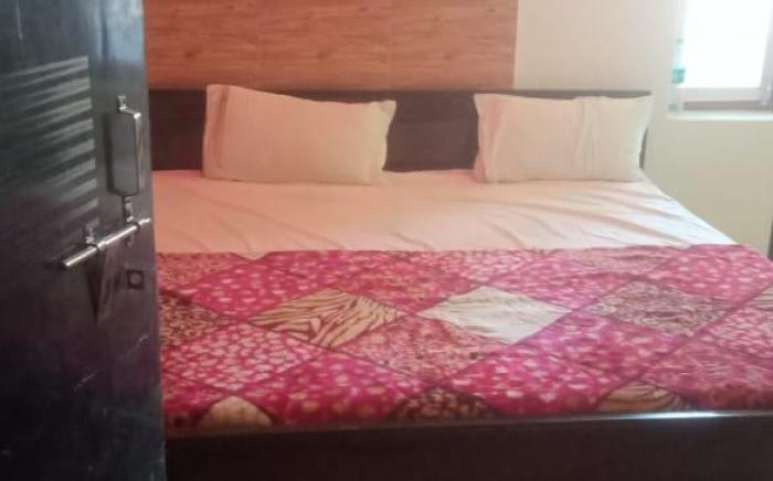 Priyanshu Residency & Kartik Inn Guest House By GRB 