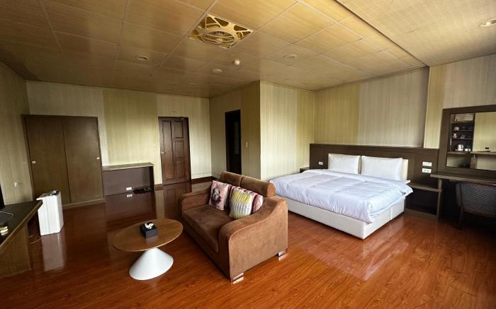 Travel Hero House
