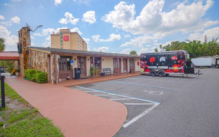 Liberty Garden Inn by OYO Kissimmee near Disney World