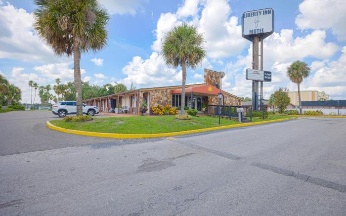 Liberty Garden Inn by OYO Kissimmee near Disney World