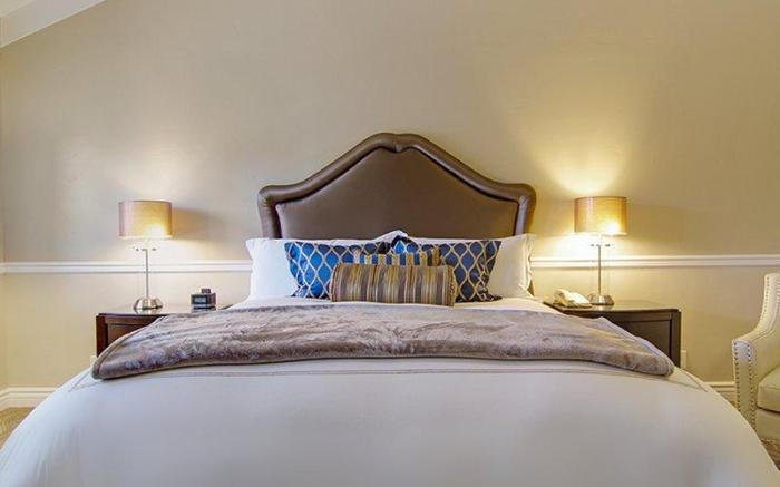 Carriage House Inn