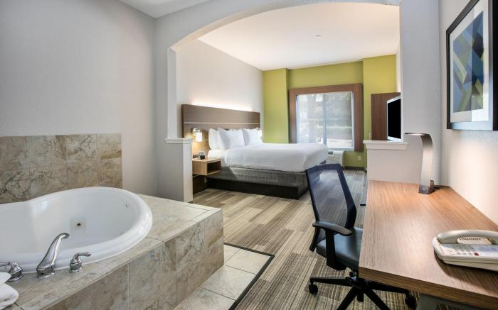 Holiday Inn Express Hotel & Suites Dallas - Grand Prairie I-20 By IHG