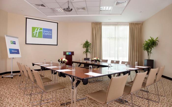 Holiday Inn Express Dubai Safa Park By IHG