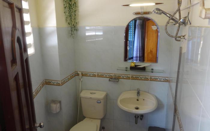 Son Tung Hotel - De Tham Street