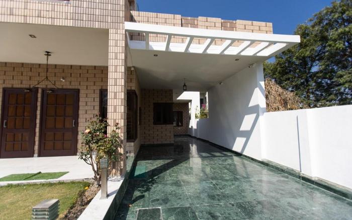 The Lawn House : 3BHK Furnished Villa with Lawn