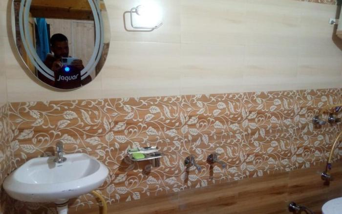 Parashar lake Fogg Hill cottage