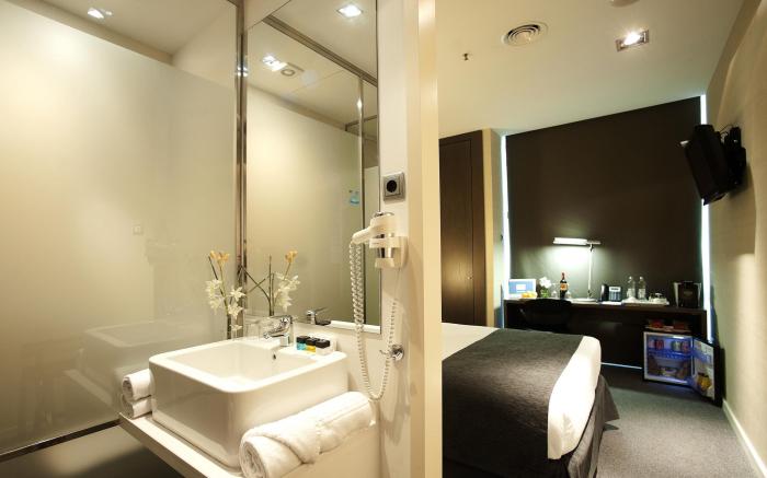 Air Rooms Barcelona Airport by Premium Traveller