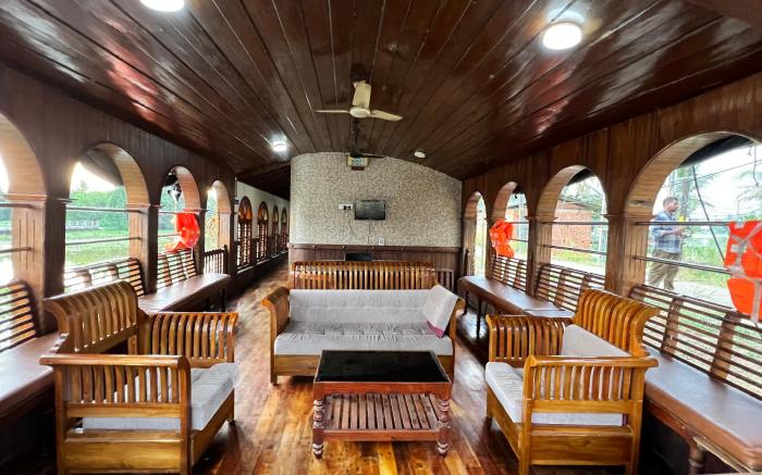 Indraprastham Houseboat