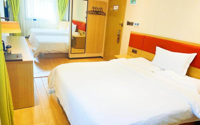 IU Hotel Xi'an Gulou Huimin Street Qiaozikou Metro Station