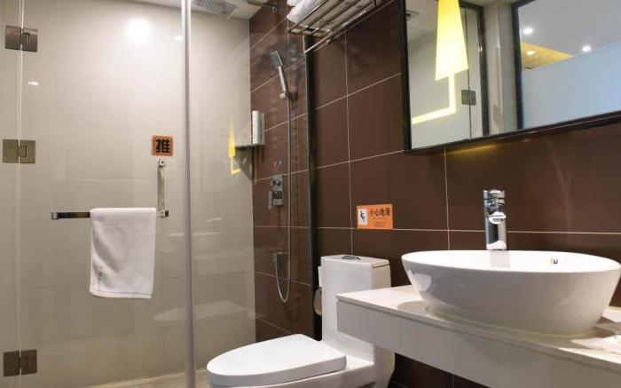 IU Hotel Xi'an Gulou Huimin Street Qiaozikou Metro Station