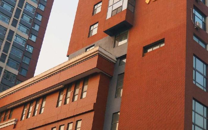 IU Hotel Shenyang Railway Station SK Passenger Station