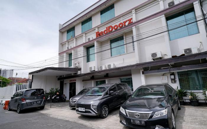 RedDoorz near Braga Street