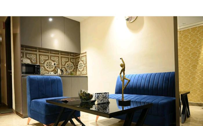 Luxury rooms.Highway view
