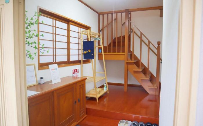 四国愛媛松山市内、まるまる貸切の住宅！駅や商業施設に至近で、徒歩圏内には市駅や高島屋などがあります