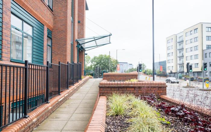 Deluxe & Chic 1 & 2 Bed Apts near Heathrow, Legoland, & Windsor Slough by Belvilla