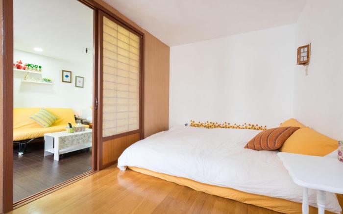 MRT Ximen No. 1 Elevator Cozy Room for 4-6 Persons (No Daily Cleaning Provided)