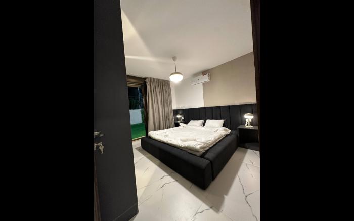 Stylish Luxe Apartment Fr 0003