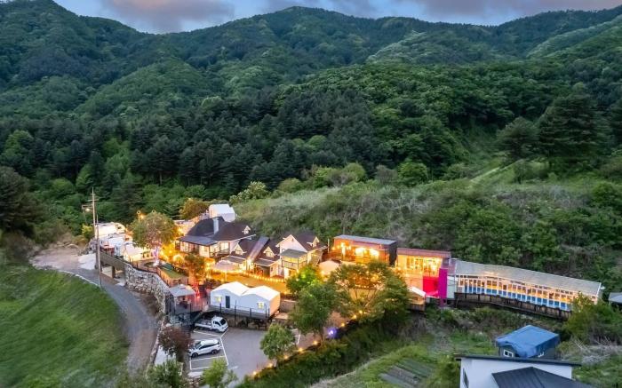 Gapyeong Dongban84 Glamping&Pool villa