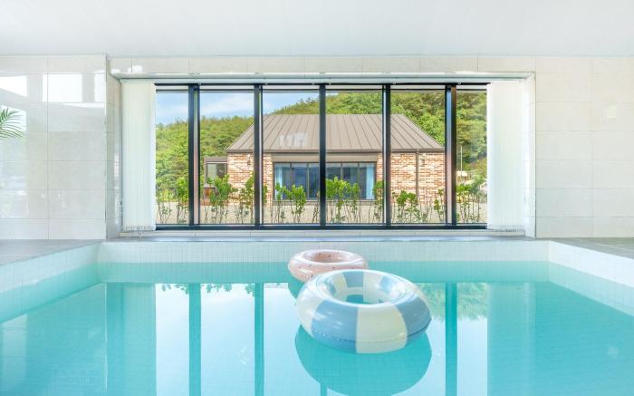 Danyang Dandelion Pool Villa