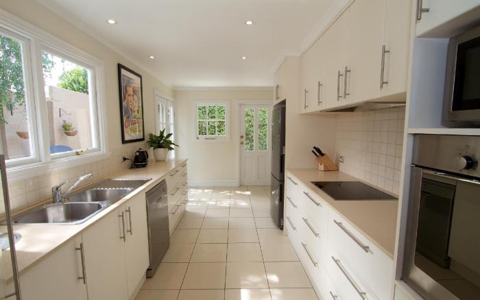 Strahan House, sleeps 9, Garden, Netflix, Wifi