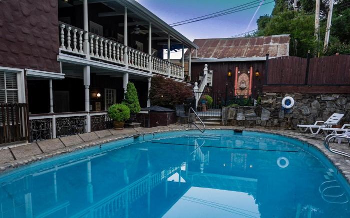 Gunn House Hotel
