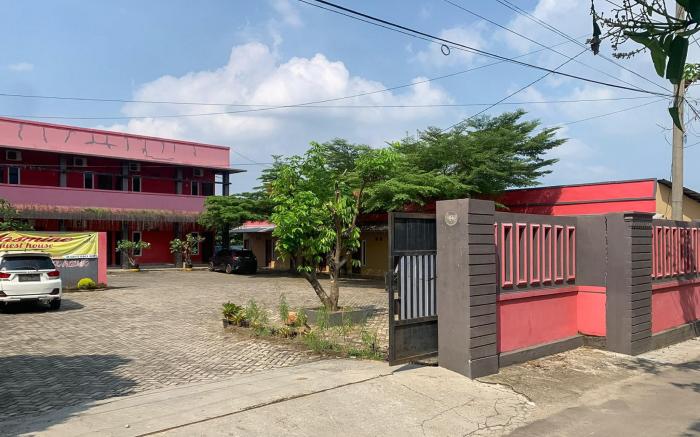 RedDoorz Syariah Near Jalan Urip Sumoharjo