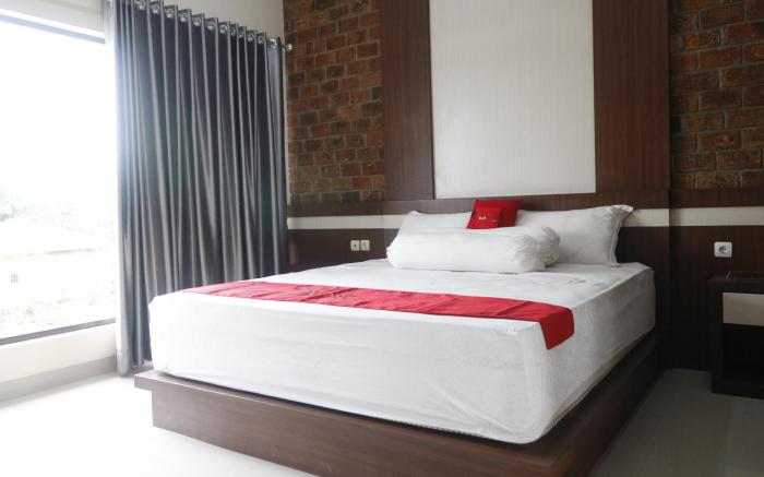 RedDoorz Plus near Kualanamu Airport