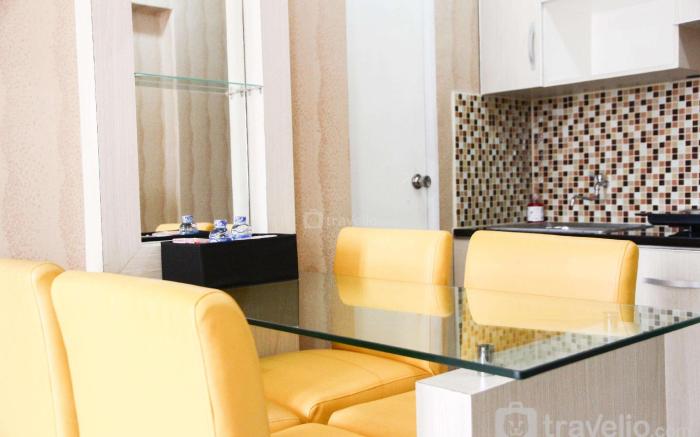 Pool View 2BR Mutiara Bekasi Apartment By Travelio