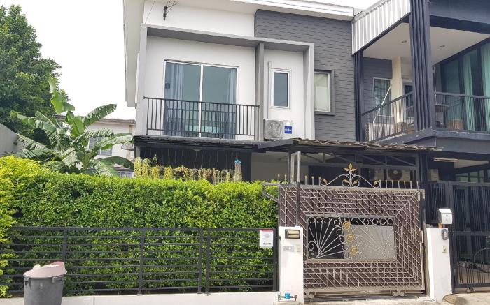 NIDO Guest house Impact Arena