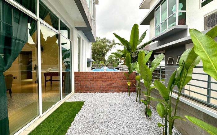 BNB Luxe Homestay @ Rawang (pool, 18 pax)
