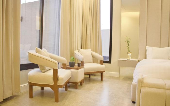 HighRise - Luxury Studio with Outdoor Sitting Area