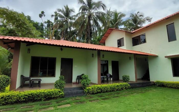 lLIF 2761 CHINTAMANI RESORT 