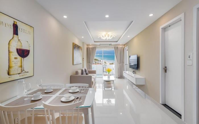 White Apt Seaview next to My An beach & Walking st