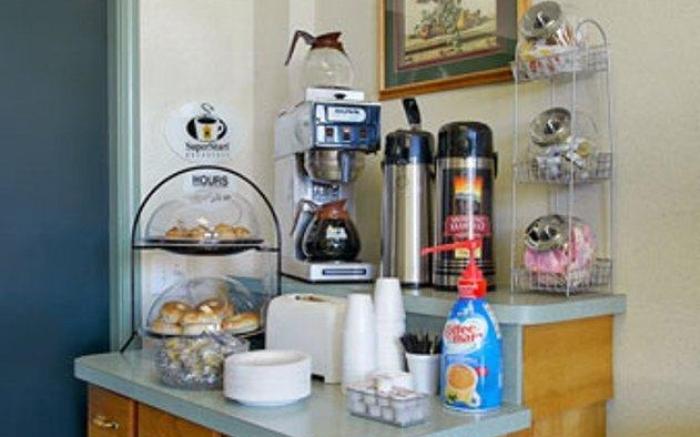 Super 8 by Wyndham East Lansing/University Area