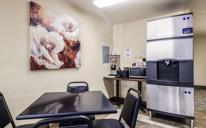 GuestHouse Inn & Suites Montesano